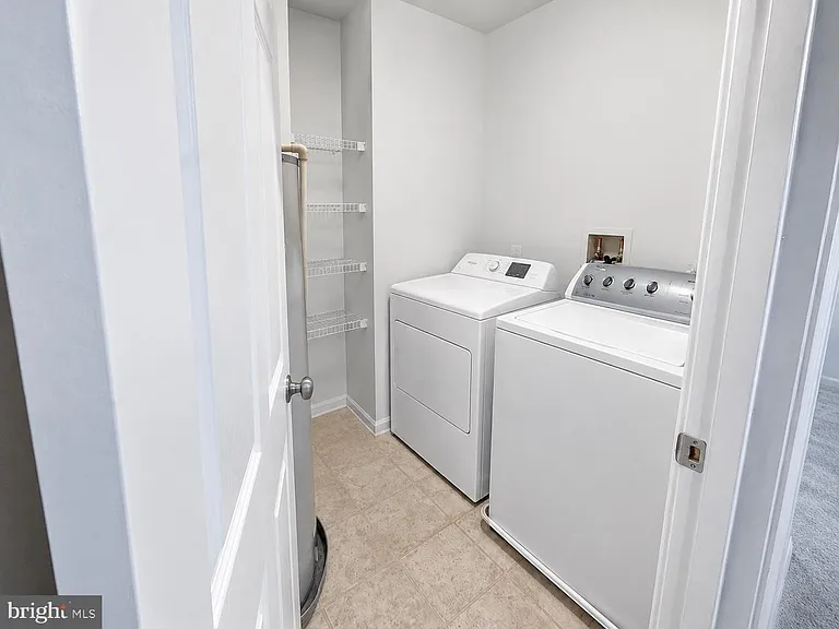 2585 Eastbourne Dr — Photo 24