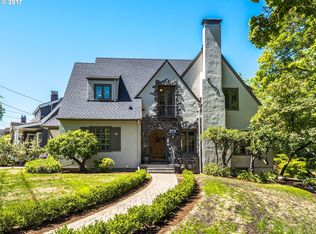 635 NE Hazelfern Pl, Portland, OR 97232