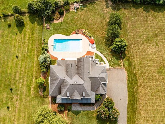 4th image of 1011 N Fairway Dr