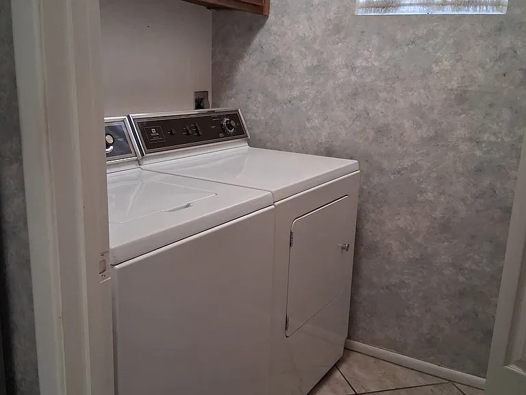 1051 E Glade Ave — Photo 7