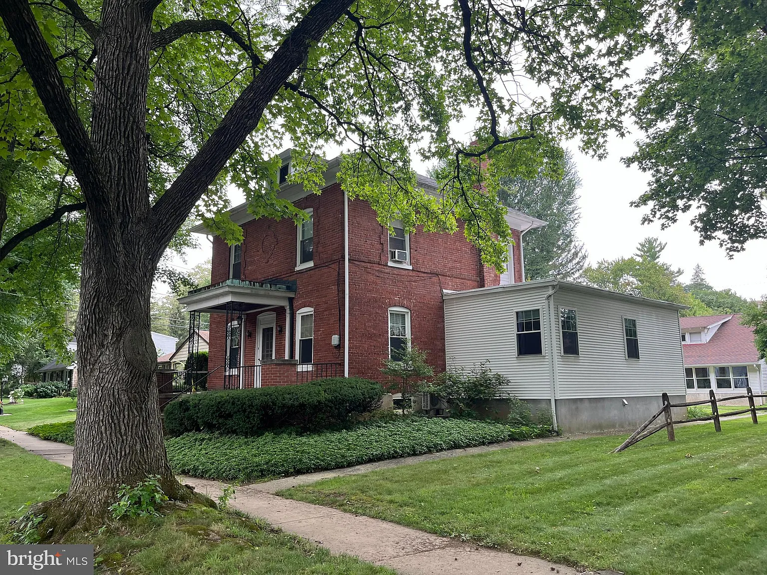 1031 Wayne Ave photo 1