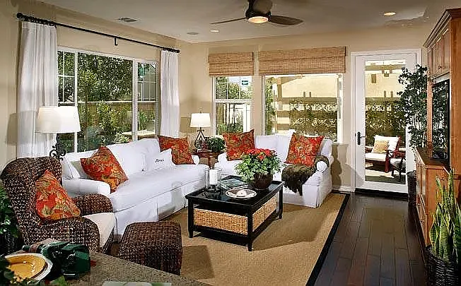 Eucalyptus Ave — Photo 8