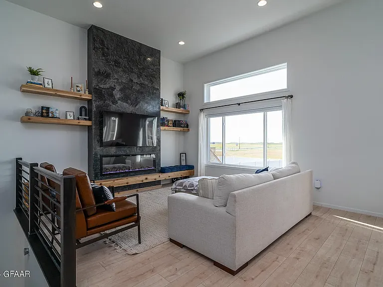 921 David Dr — Photo 6