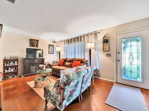 4th image of 1921 Delaroche Dr E