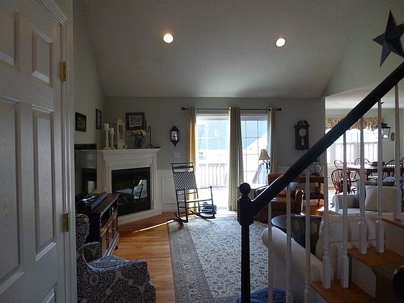 4th image of 63 Hillview Ln #63