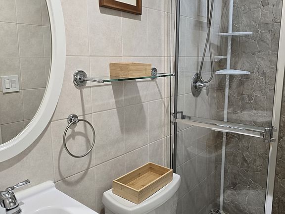 Standing shower
