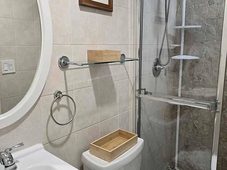 Standing shower