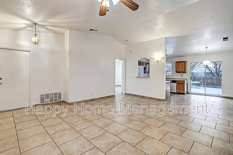 4 bed, 2.0 bath, 1456 sqft, $1,897 — Photo 4