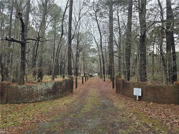 5533 Willow Lake Rd, Chesapeake, VA 23321