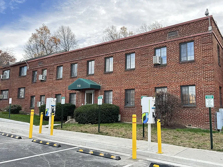 Fleetwood Village Apartments — Photo 10