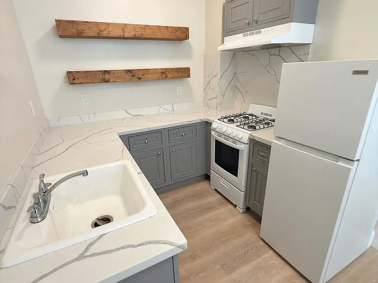 940 Bay St #1 — Photo 1