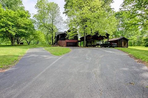 4 bed, 2.5 bath, 3297 sqft, $3,000 — Photo 3