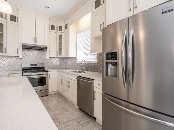 4 bedroom rental in Surrey — photo 11