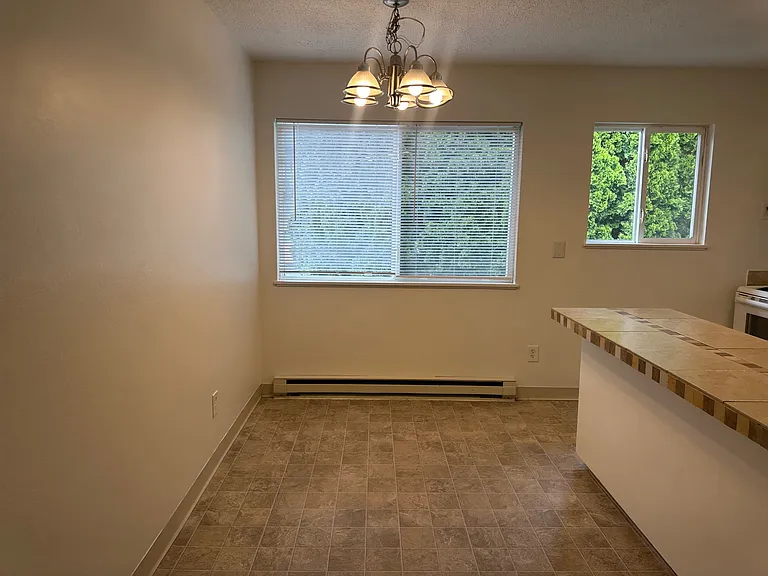 2424 SE 49th Ave — Photo 5