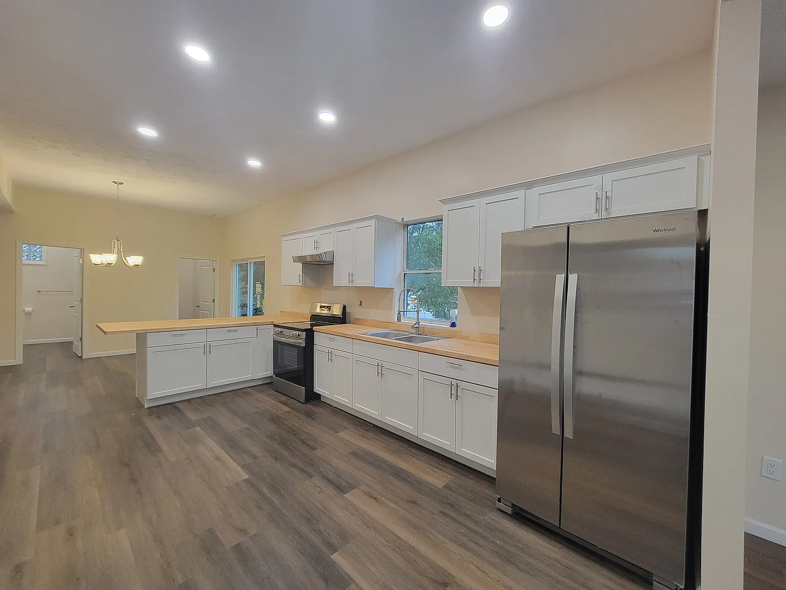 221 Glenwood Dr — Photo 4