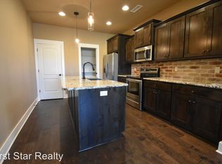 826 N Malbec Rd, Fayetteville, AR 72704