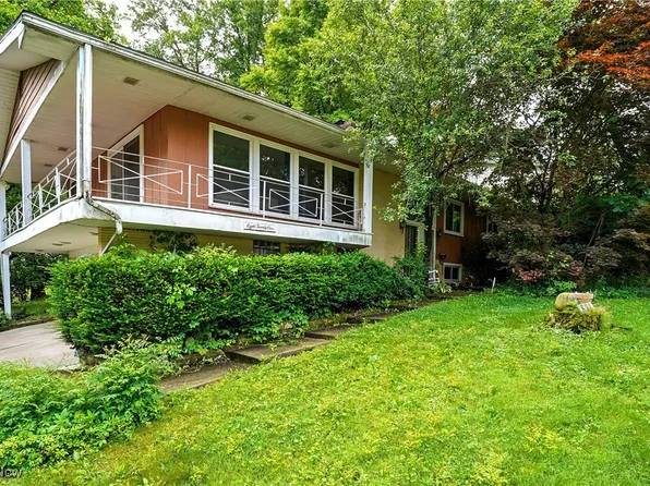 821 Cliffside Dr, Akron, OH 44313