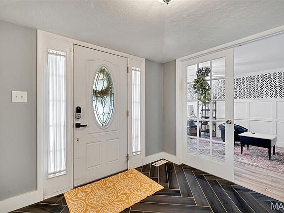4th image of 806 Hollyridge Dr