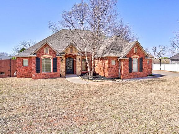 3rd image of 625 Eagle Lake Ln