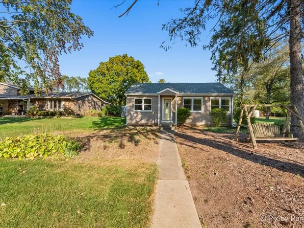 1221 Merrill Ave, Algonquin, IL 60102