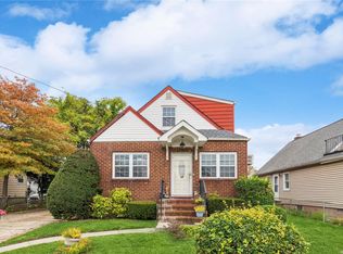 92 Roeckel Ave, Valley Stream, NY 11580