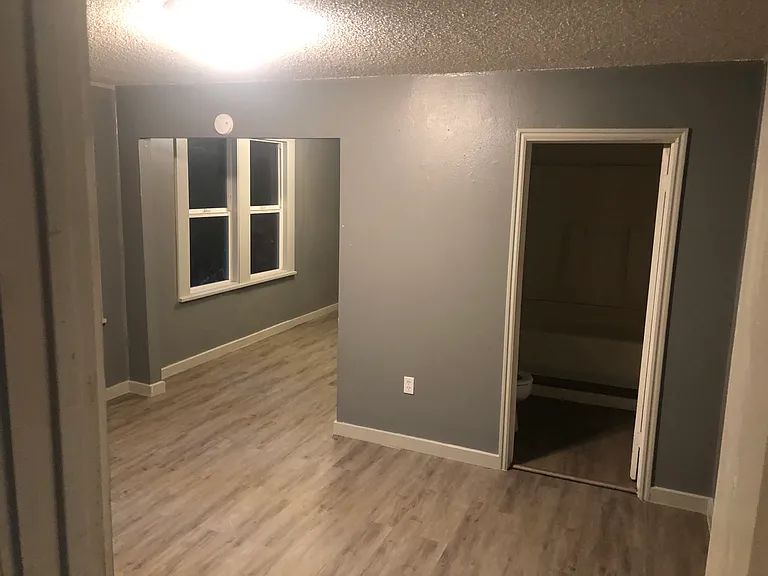 5911 Sacramento Ave — Photo 4