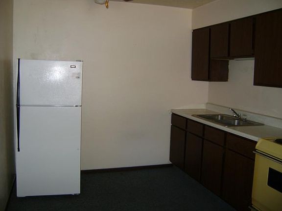 3rd image of 604 Patty Dr APT E
