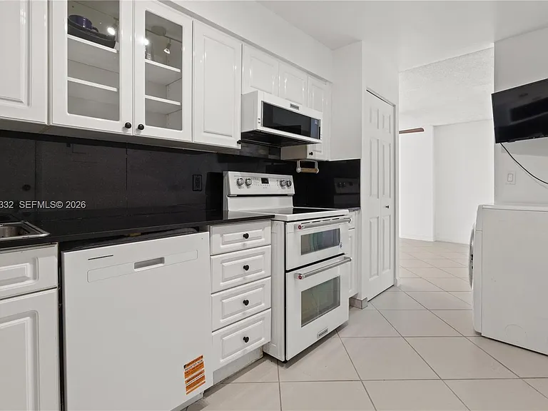 6770 Indian Creek Dr #12R — Photo 3