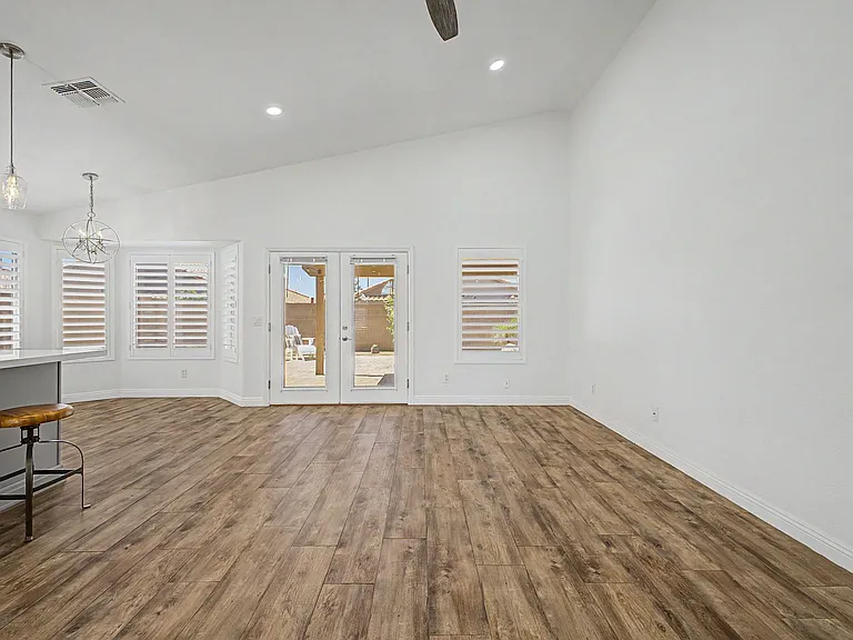 6919 E Lakeview Ave — Photo 13