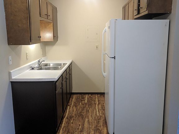 2nd image of 408 McKay Ave S APT 2