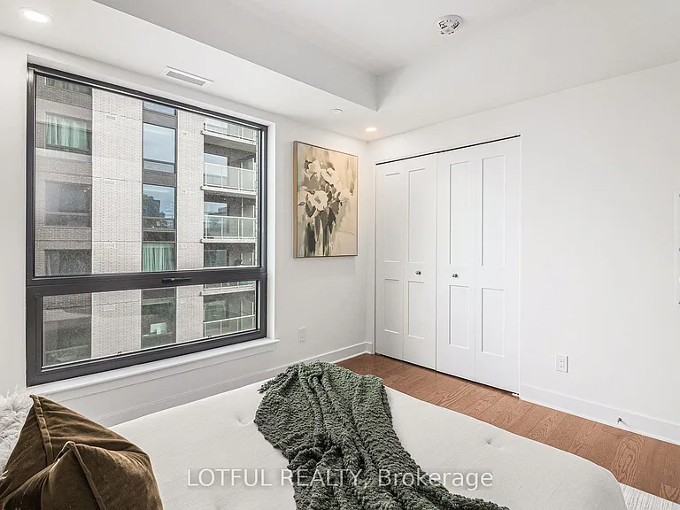 180 George St #2007 — Photo 15