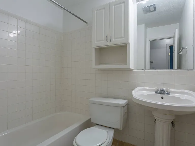 Ryan Place Apartments — Photo 14
