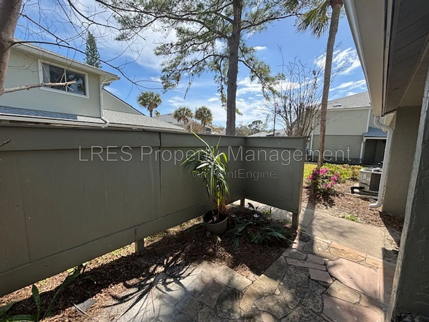 2 bed, 1.5 bath, 1061 sqft, $1,399 — Photo 3