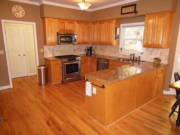 Kitchen - Granite, stainless and hardwoods