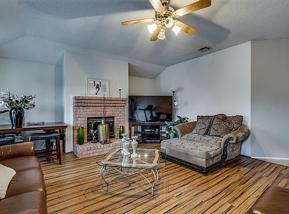 3rd image of 621 Flagstaff Dr
