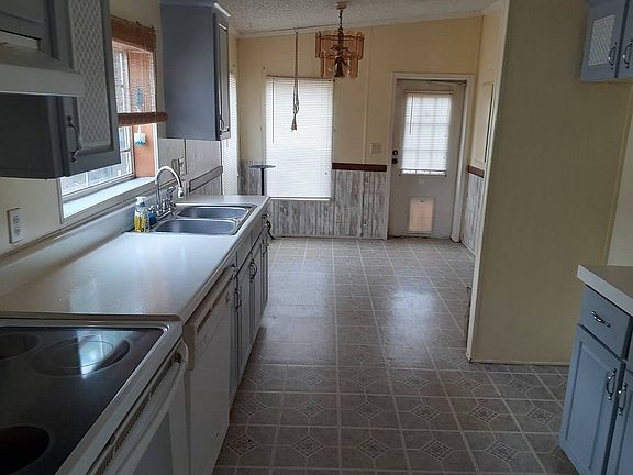 2nd image of 436 Leslie Dr