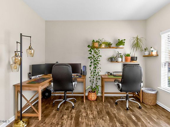 4th image of 100 Penncross Dr