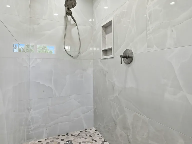 3104 Sound Ave — Photo 10