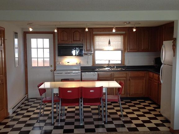 4th image of 590 N End Blvd Unit 3