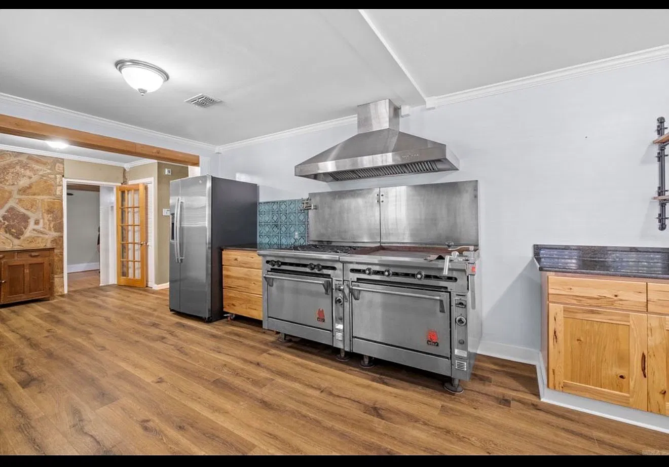 3 bed, 2200 sqft, $2,300 — Photo 2