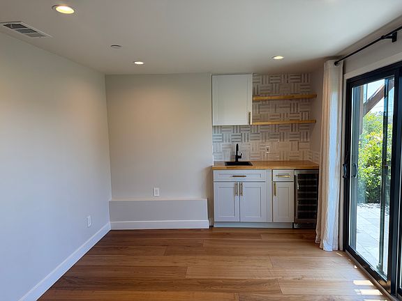 2nd image of 2428 Lincoln Ave