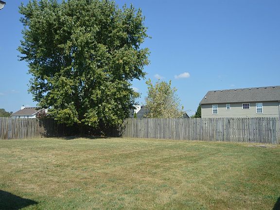 5th image of 704 Amber Hill Dr