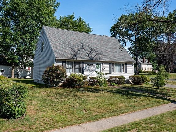 2nd image of 128 Lincoln Park