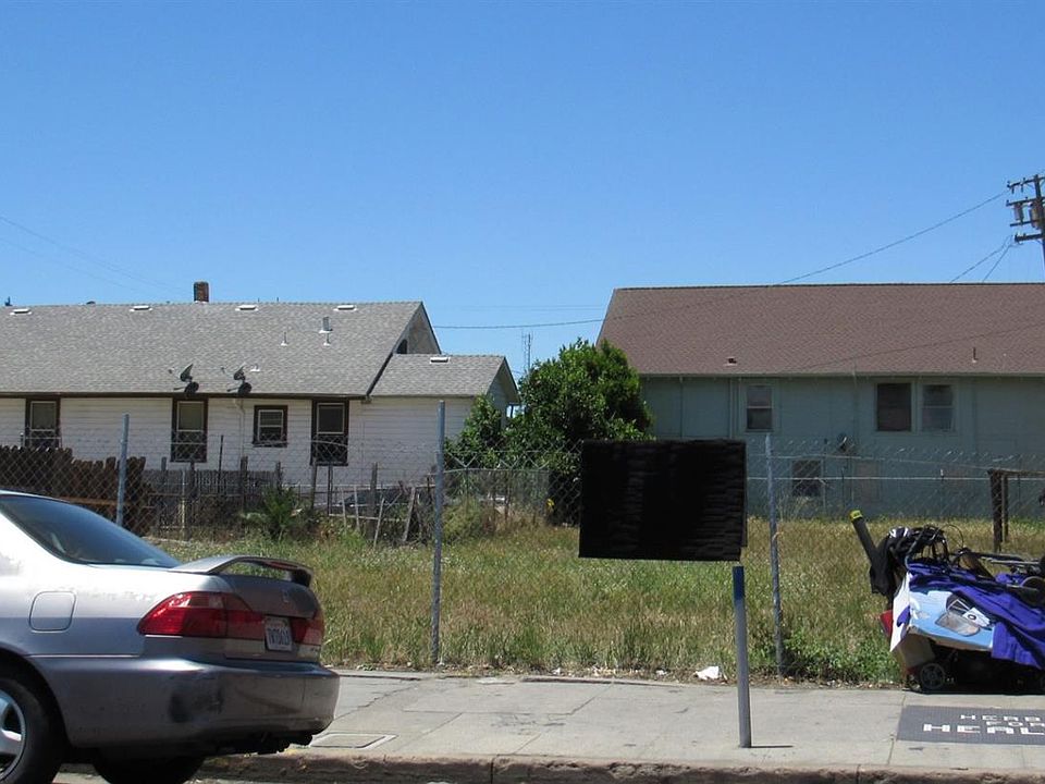 2nd image of 329 S San Joaquin St