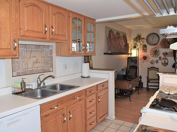 2nd image of 23 Pioneer Park Pl #23