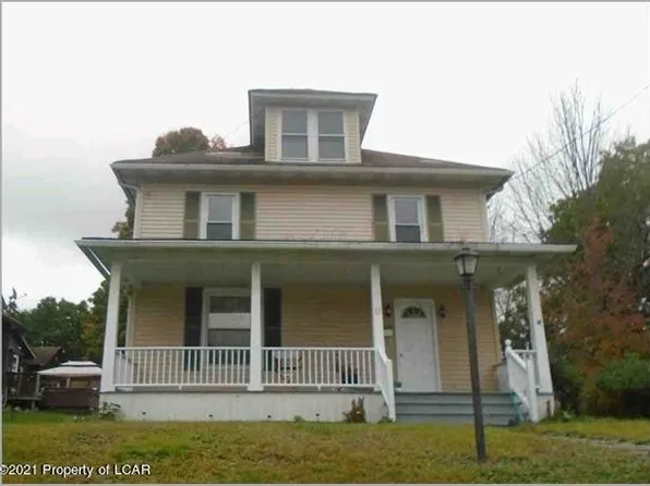 53 Mill St, Dallas, PA 18612