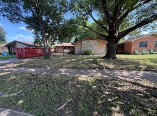 737 Blueberry Ln, Grand Prairie, TX 75052