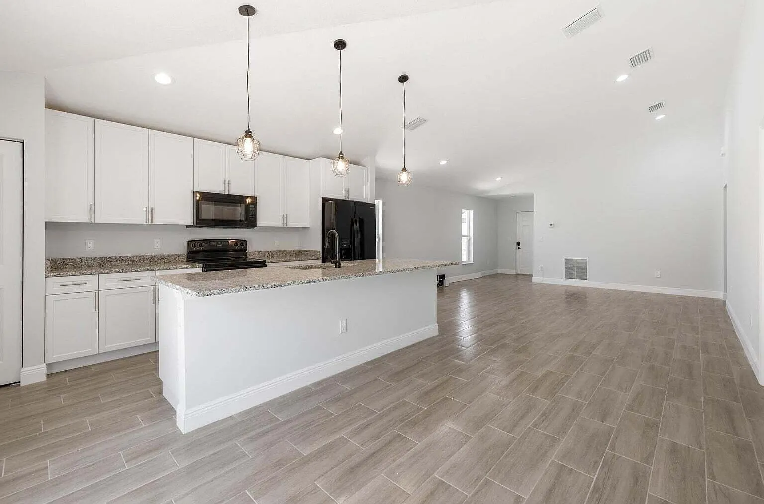 3 bed, 2.0 bath, 1464 sqft, $2,750 — Photo 1