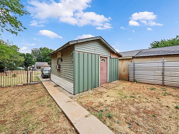 5th image of 1434 SW 28th St