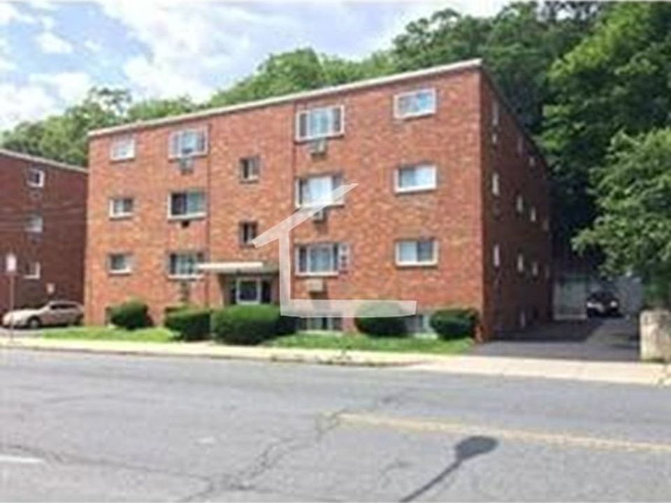 1st image of 363 Faneuil St #4